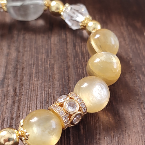 ◇ゴールデンマイカとムーンストーン・フローライト・アパタイト  