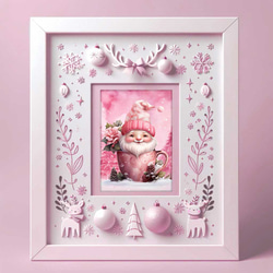 ピンクグラデーションのホリデーを彩る、カップに抱かれた可愛いノームのおしゃれなクリスマスポスター 2枚目の画像