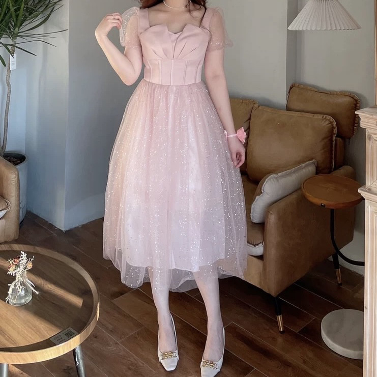 美品　スクエアネック　ふわふわ袖　パフスリーブ　ピンク　キラキラチュール　Aライン　編み上げ　花嫁挙式/発表会2次会/合