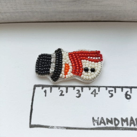 孤高のミニスノーマン*ビーズ刺繍ブローチ 6枚目の画像