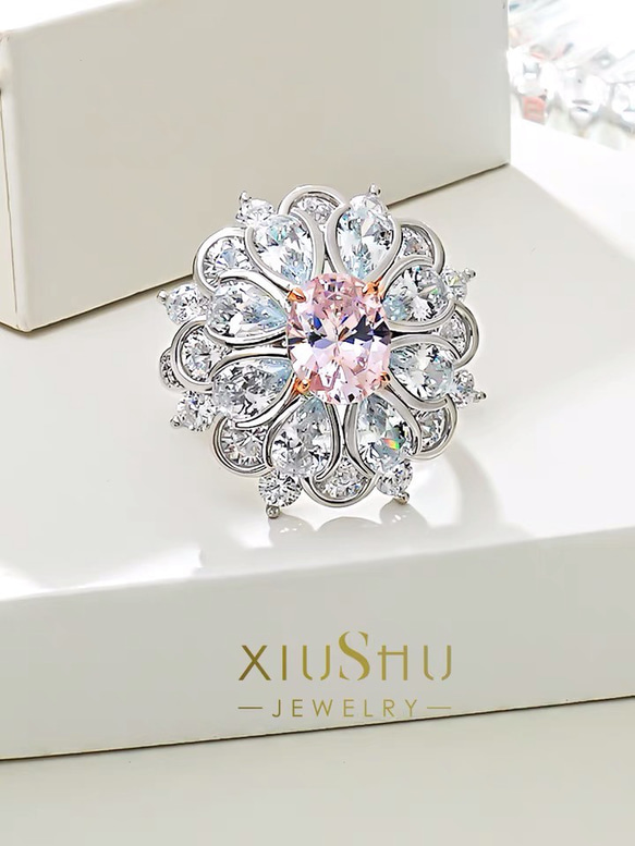フラワー ライトピンク 高炭素ダイヤモンド キラキラ ゴージャス ヘイローリング 花 ドロップ ビッグ オーバル 3枚目の画像