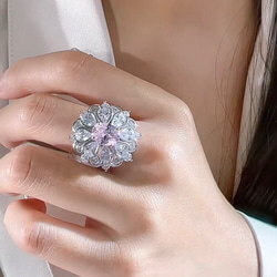 フラワー ライトピンク 高炭素ダイヤモンド キラキラ ゴージャス ヘイローリング 花 ドロップ ビッグ オーバル 5枚目の画像
