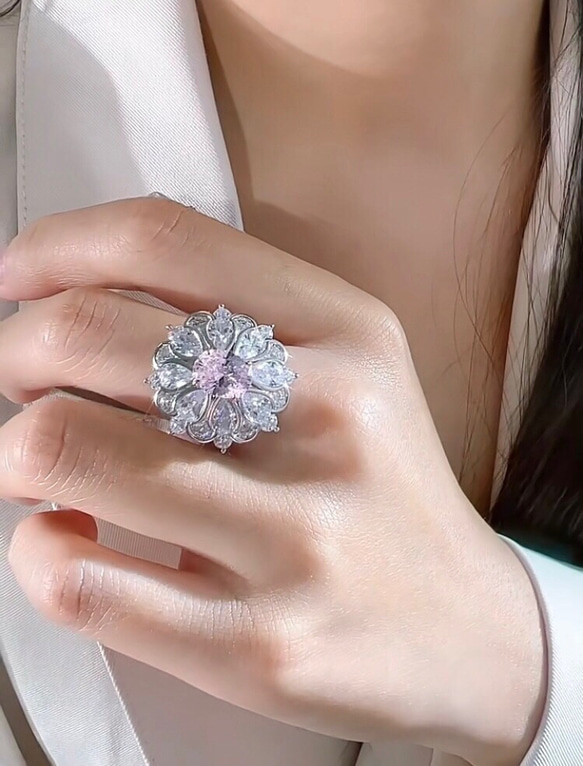 フラワー ライトピンク 高炭素ダイヤモンド キラキラ ゴージャス ヘイローリング 花 ドロップ ビッグ オーバル 5枚目の画像