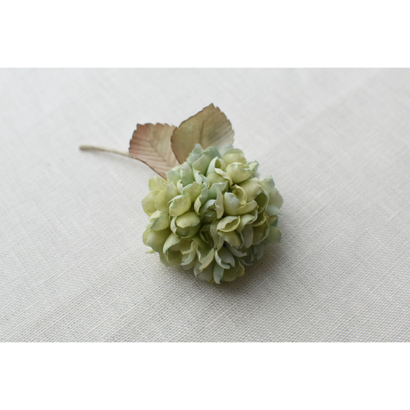 【布料花】繡球花胸花（淺綠色） 第4張的照片