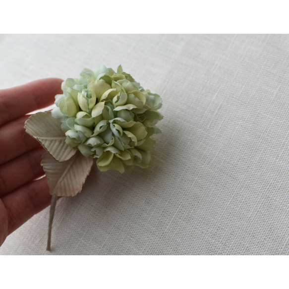 【布料花】繡球花胸花（淺綠色） 第5張的照片