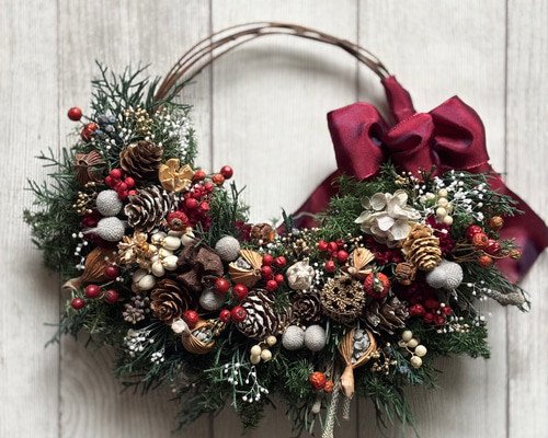 たっぷり木の実とグリーンの小さなクロワッサンリース《プリザーブド