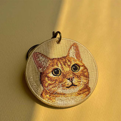 キーホルダー 猫 刺繍 ネコ 茶トラ トラ猫 チャーム ペット 母の日 お散歩 オレンジ 茶 プレゼント or-043 1枚目の画像