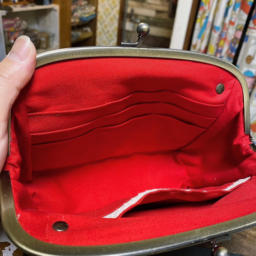 児島デニムのちょっと大きめがま口財布 これ一つでお出かけ可能
