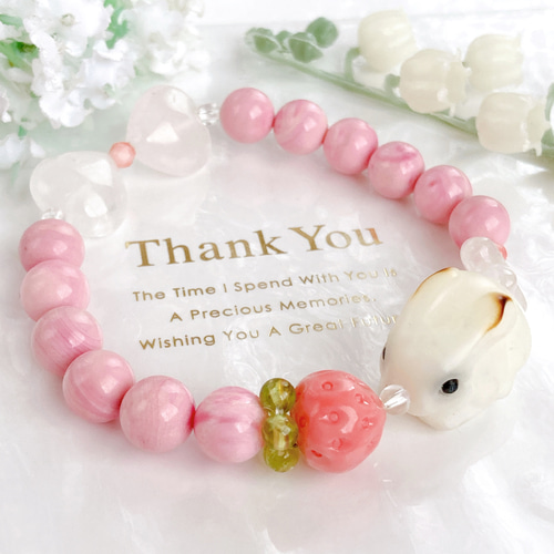 菩提根うさぎちゃん珊瑚苺リボンピンクシャコガイ天然石ブレスレット