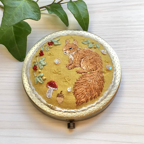 リス ミラー 手鏡 ハンドメイド リボン 手刺繍 刺繍 プレゼント ギフト