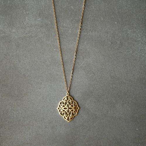 長さが選べる！ペイズリーチャームのロングネックレス サージカル