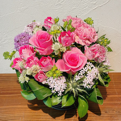 【生花・季節のおまかせアレンジメント】ピンク系 誕生日 記念日 フラワーギフト 御祝 開店祝い 2枚目の画像