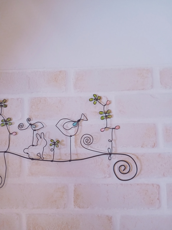 幸せを呼ぶ四つ葉のクローバーとうさぎちゃんと鳥さんのほんわか親子　ワイヤーアート 3枚目の画像
