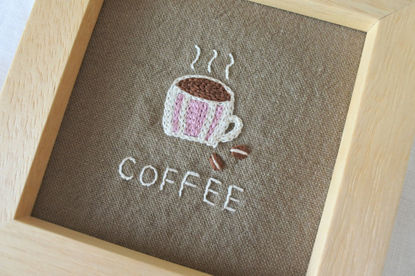 コーヒーと豆。　ミニ刺繍フレーム　壁掛け　ももいろ✕しろ 3枚目の画像