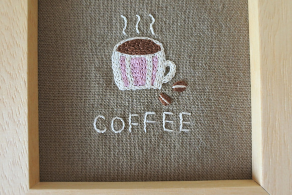 コーヒーと豆。　ミニ刺繍フレーム　壁掛け　ももいろ✕しろ 5枚目の画像