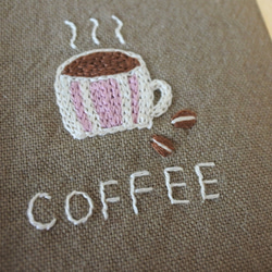 コーヒーと豆。　ミニ刺繍フレーム　壁掛け　ももいろ✕しろ 4枚目の画像