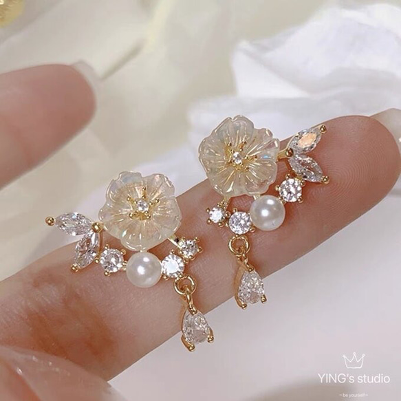 ピアス/ノンホール　ゴールド　お洒落　ゆらり　パール　フラワー　花　大人可愛い　上品　結婚式　ウェディング　パーティー　 1枚目の画像