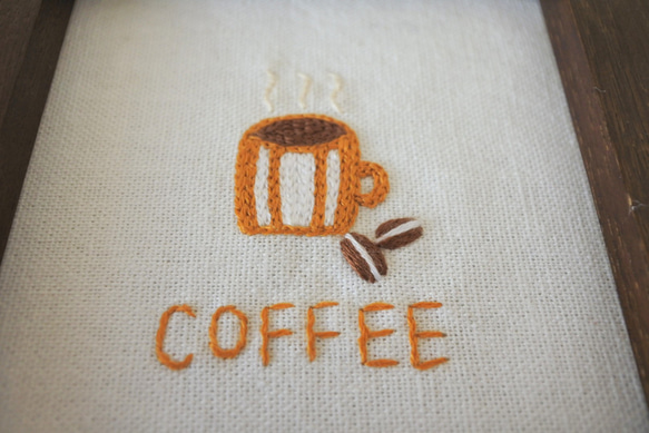 コーヒーと豆。　ミニ刺繍フレーム　壁掛け　やまぶきいろ✕しろ 5枚目の画像