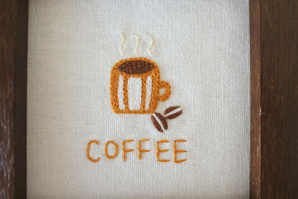 コーヒーと豆。　ミニ刺繍フレーム　壁掛け　やまぶきいろ✕しろ 4枚目の画像