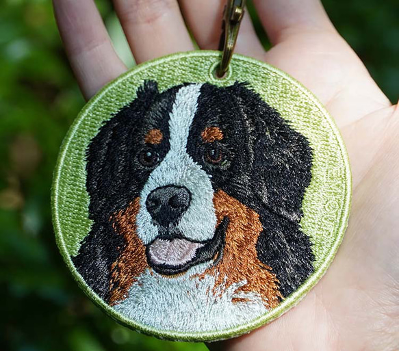 キーホルダー 犬 刺繍 バーニーズマウンテンドッグ 動物 愛犬 プレゼント ギフト 両面 ストラップ or-030 5枚目の画像