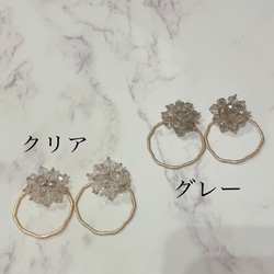 結婚式に グレー つぶつぶビジュー×マットフープピアス/イヤリング 4枚目の画像