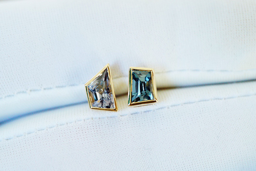 「尖晶石」K18 天然スピネル　内面の充実　安全　8月誕生石  ピアス