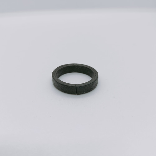 タンニンレザーのレザーリング（細・ブラック） 指輪・リング 靴工房