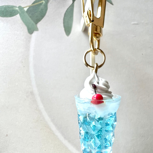 クリームソーダ】水色 キーホルダー バッグチャーム ミニチュアフード