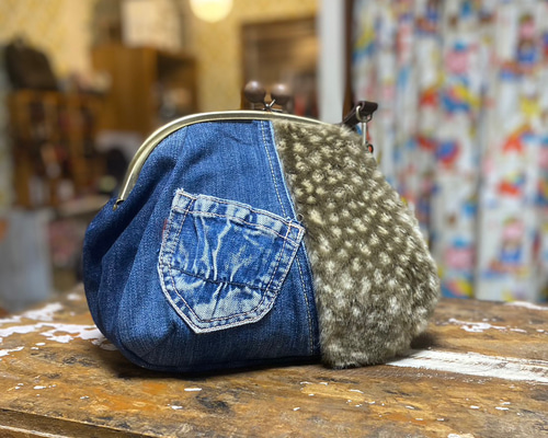 BeBe ②リメイクデニム半月型ショルダーバッグ大 BeBe 様専用②リメイクデニム半月型ショルダーバッグ大 バッグ