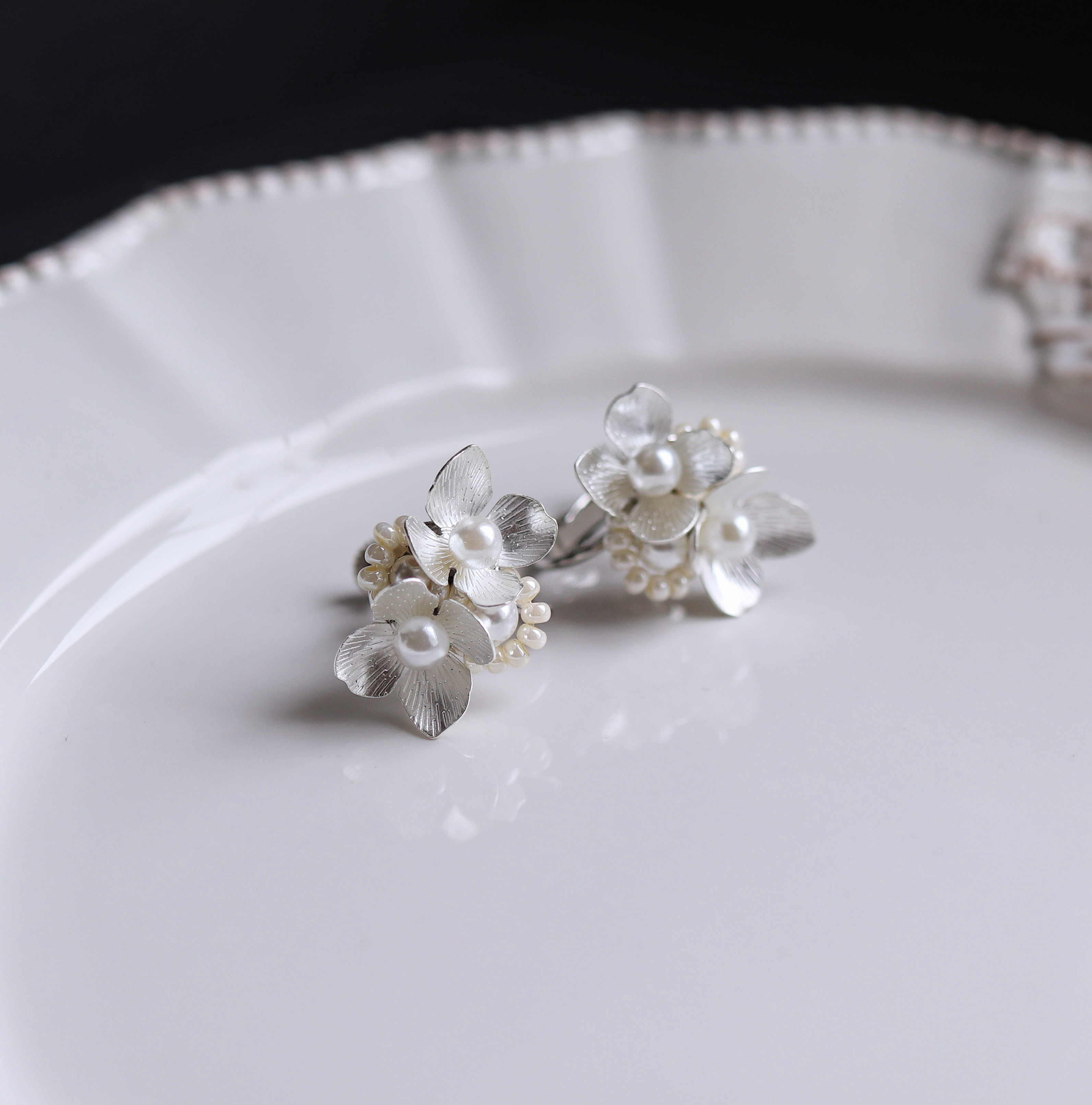 2点セット＊白銀フラワー＋ダブルカールピアス(イヤリング)