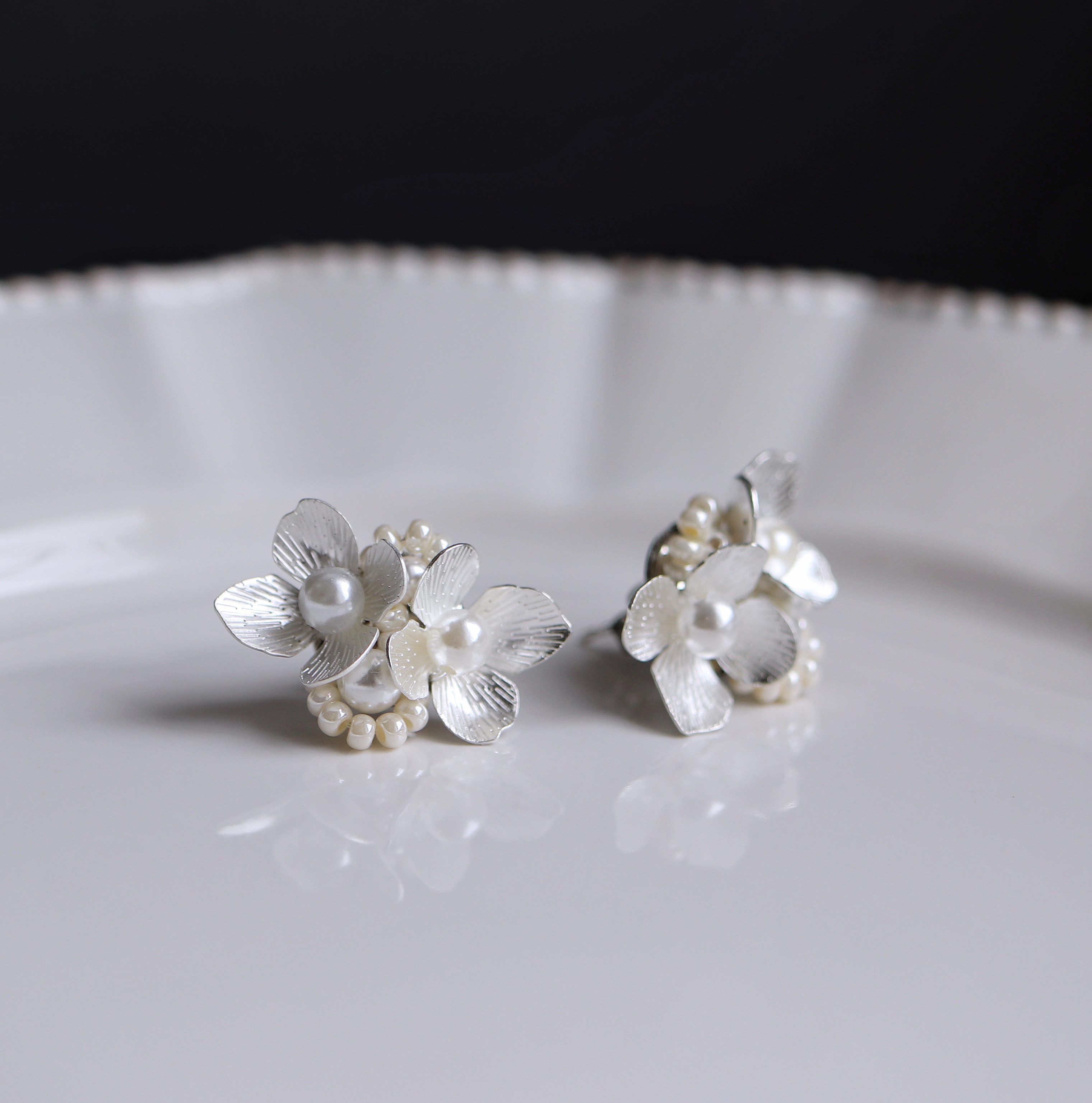 2点セット＊白銀フラワー＋ダブルカールピアス(イヤリング)