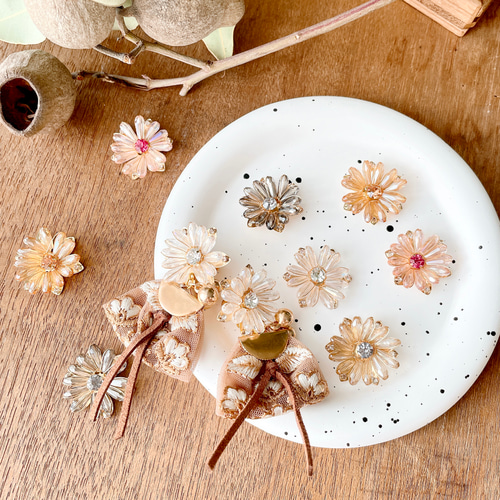 172*ハンドメイド*グリーンカボション レースタッセル べっ甲 ピアス