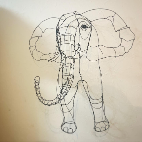 ワイヤーアート壁を泳ぐ像 立体・オブジェ f.k 通販 16810253｜Creema