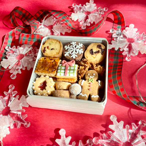 クリスマス　クッキー缶　オルゴール付き Amazon.co.jp: シルバークレーン社 回転 オルゴール缶 ビスケット