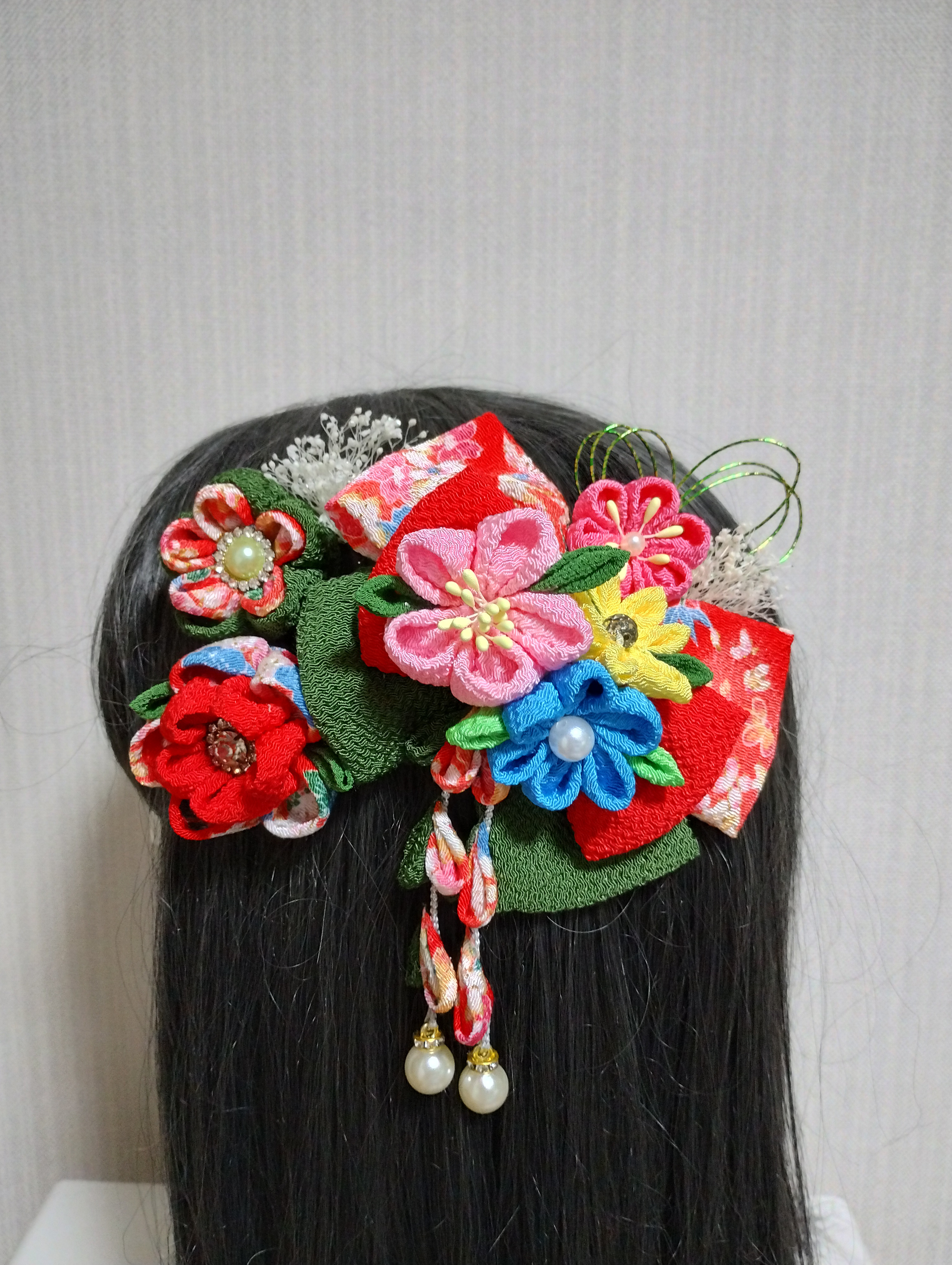 髪飾り　髪飾り赤　髪飾りグリーン　成人式髪飾り　卒業式髪飾り　七五三髪飾り　つまみ細工髪飾り