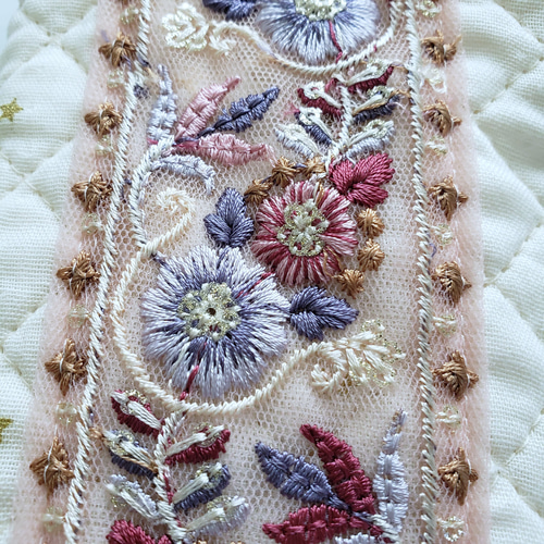 インド刺繍リボンのメガネケース・ピンク 置き型のメガネ入れ