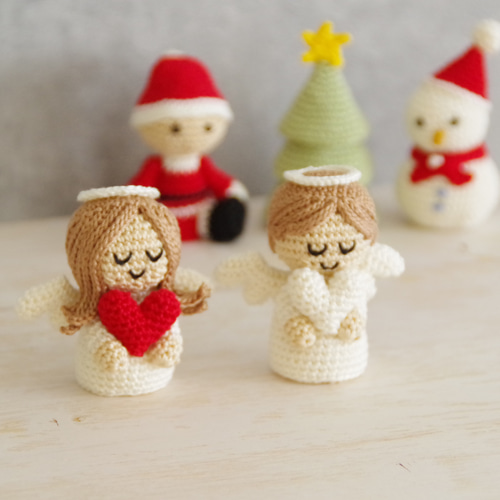 yuj - süß line】クリスマス ハートを持ったあみぐるみの天使ちゃん