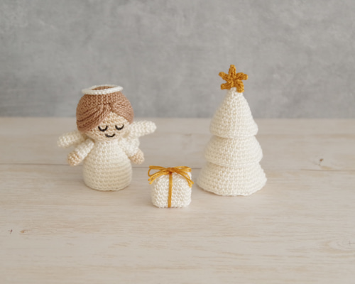 yuj - süß line】クリスマス 天使ちゃんとツリーのあみぐるみセット