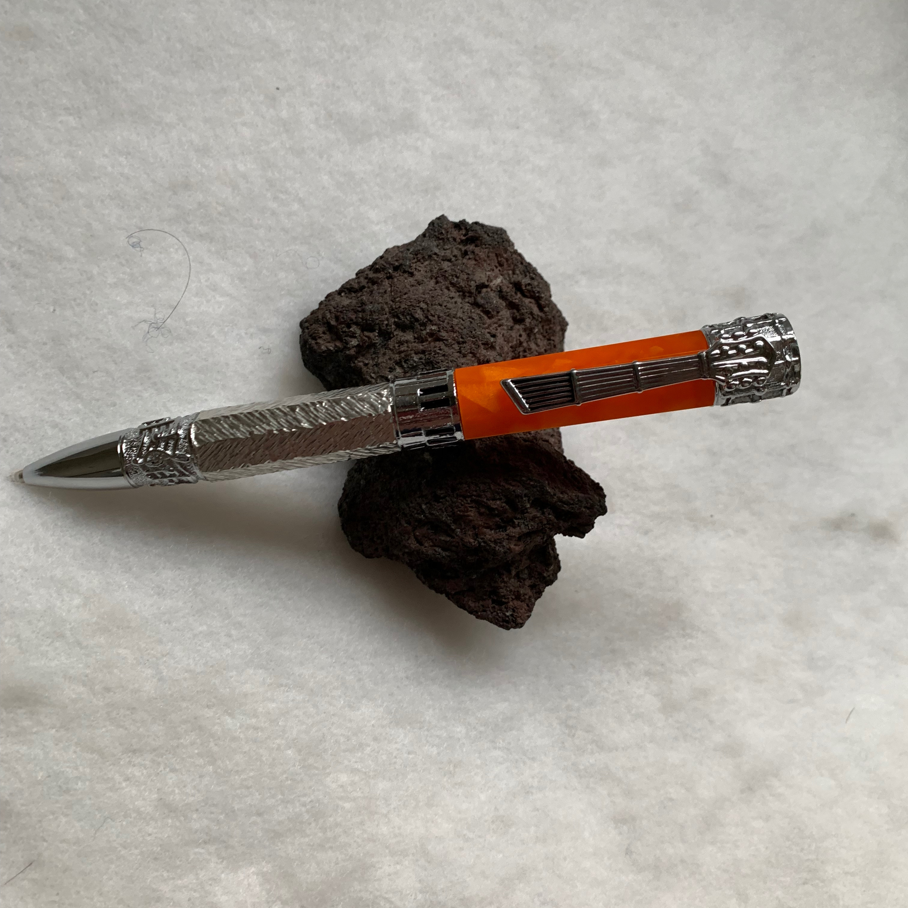 錫製　八角形　回転式ボールペン　Music　クロームメッキ