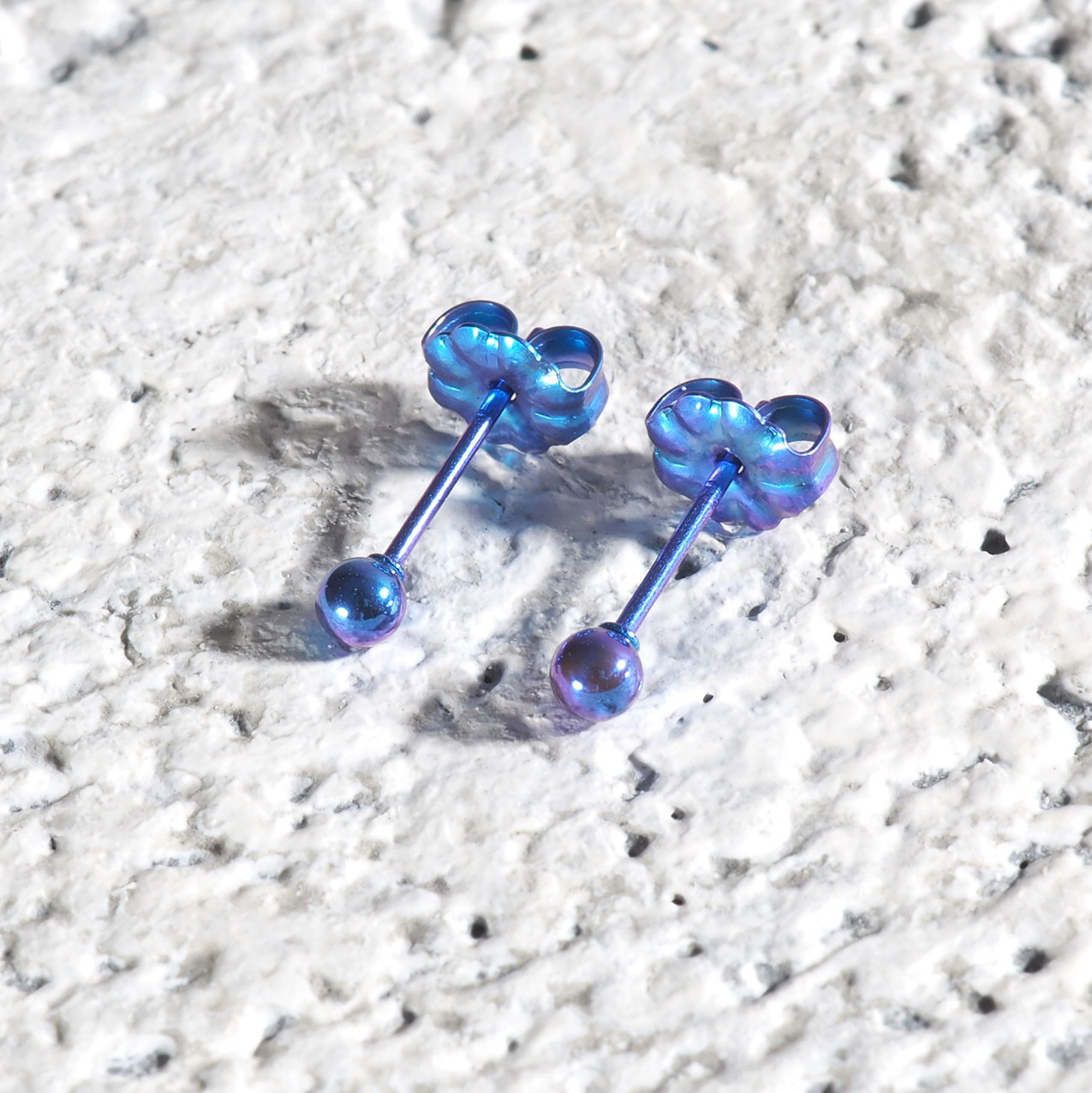 選べる10色　純チタン製　丸玉　スタッドピアス