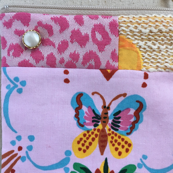 【送料無料】小さなパッチワークポーチ　ピンク　カラフルな蝶々 3枚目の画像