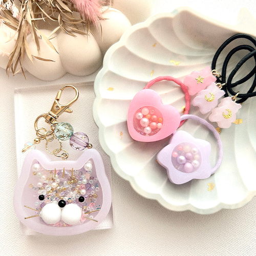 No.480 レジン ヘアゴム キーホルダー 猫ねこ 薔薇 - メルカリ