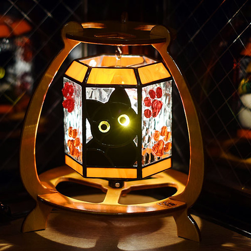 ステンドグラス・3本足木枠の6面猫ランプ 680 スタンドライト
