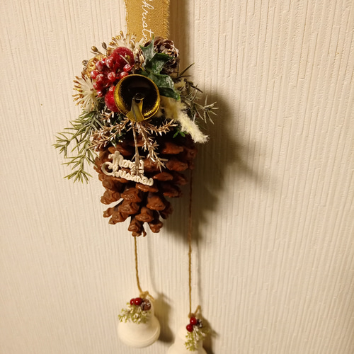 大王松 松ぼっくりのクリスマスアレンジ＾＾ベルつき＾＾ アート