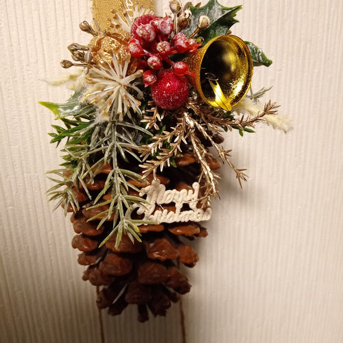 大王松 松ぼっくりのクリスマスアレンジ＾＾ベルつき＾＾ アート