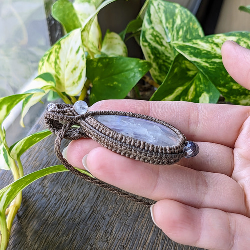 ☆レインボームーンストーン・ホワイトラブラドライト☆マクラメ編み