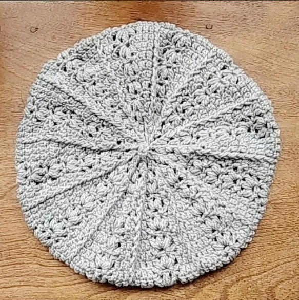 手編み　ベレー帽　（ライトグレー） 3枚目の画像