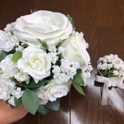 白バラとカスミソウのブーケ ウェディング・結婚式・プリンセス・前撮り・海外挙式・フォトウェディング 1枚目の画像