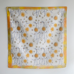 ハンカチ・スカーフ /  月の花 / ホワイト / ギフトにも 2枚目の画像