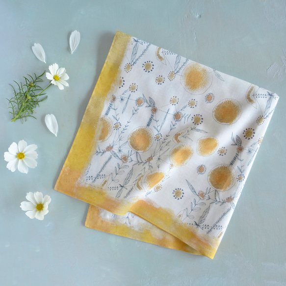 ハンカチ・スカーフ /  月の花 / ホワイト / ギフトにも 1枚目の画像